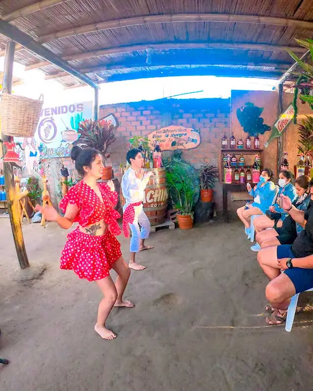Presentación de danza afroperuana en Chincha durante el Full Day Paracas Ica Chincha desde Lima