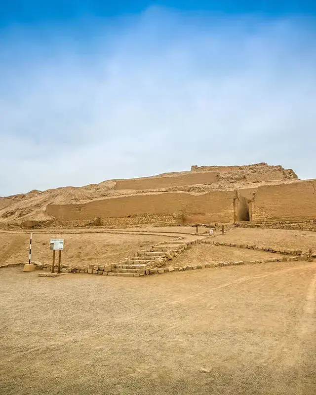 Vista del Templo del Sol en Pachacamac durante el Tour a Pachacamac